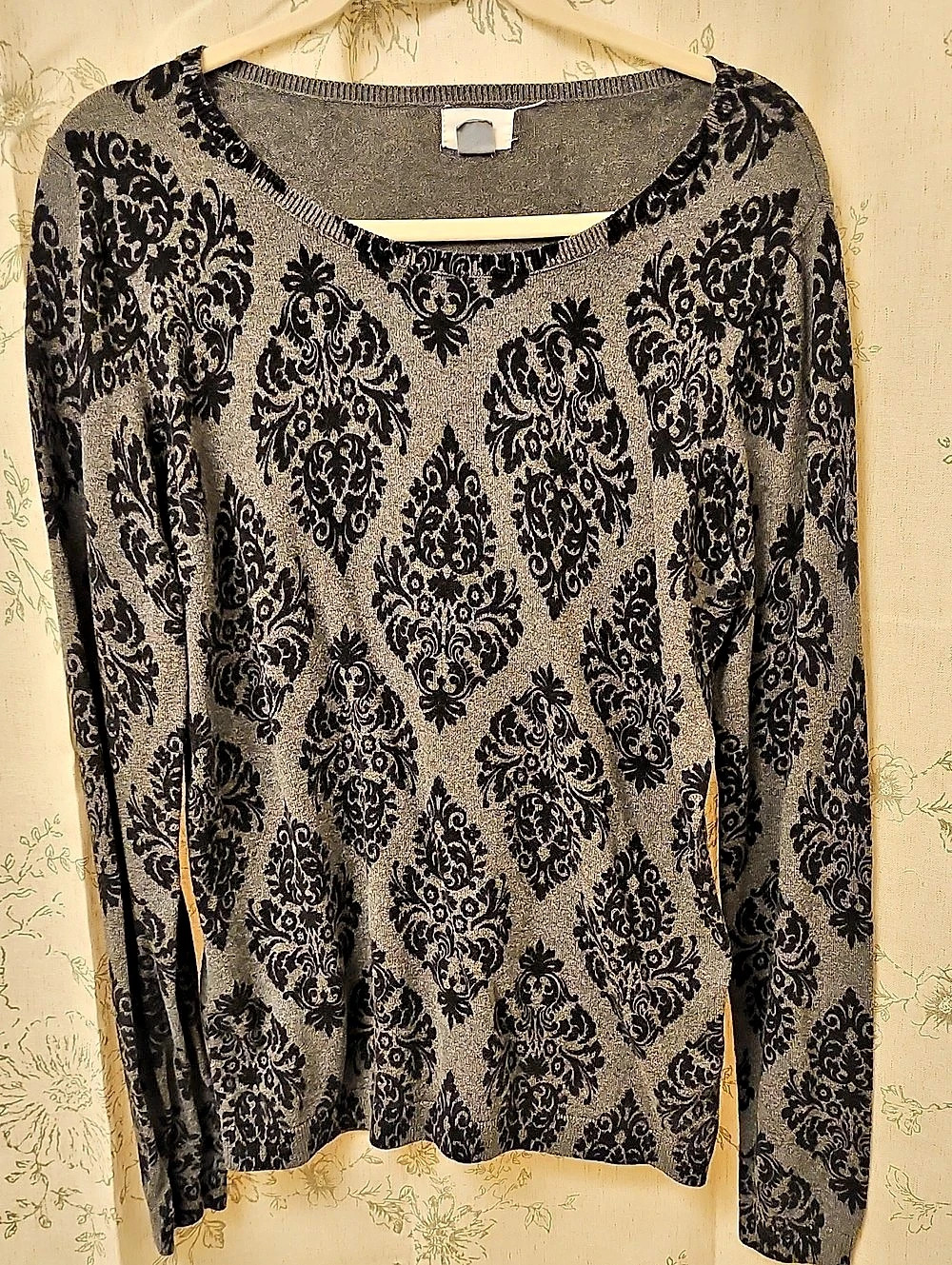 Old Navy Paisley Long Sleeve Top in Gray & Black Size Medium Tall